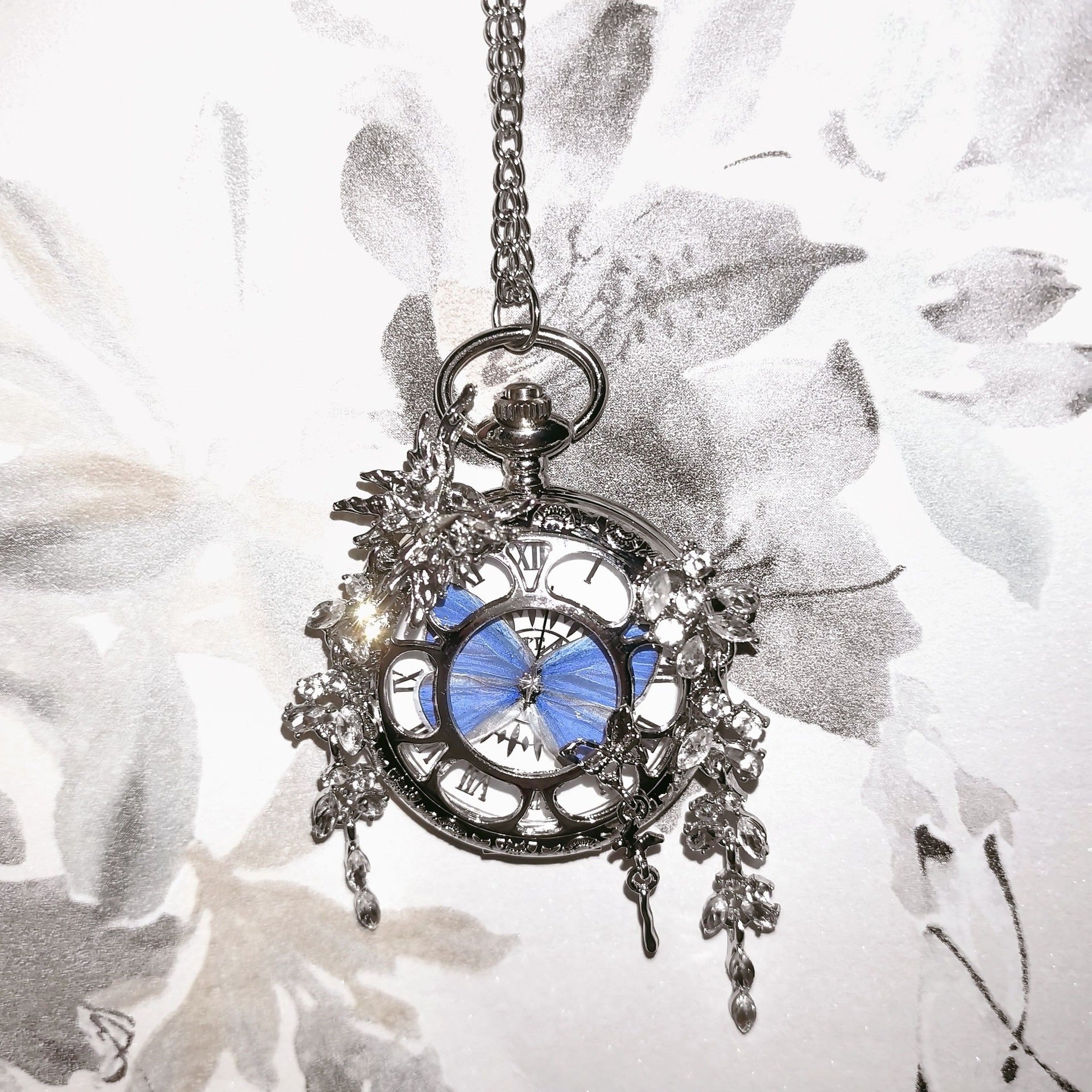 Movable Butterfly Pocket Watch Decorative Analog Timepiece with Crystal & Tassel Styles - Elegant Gift for Friends & Couples