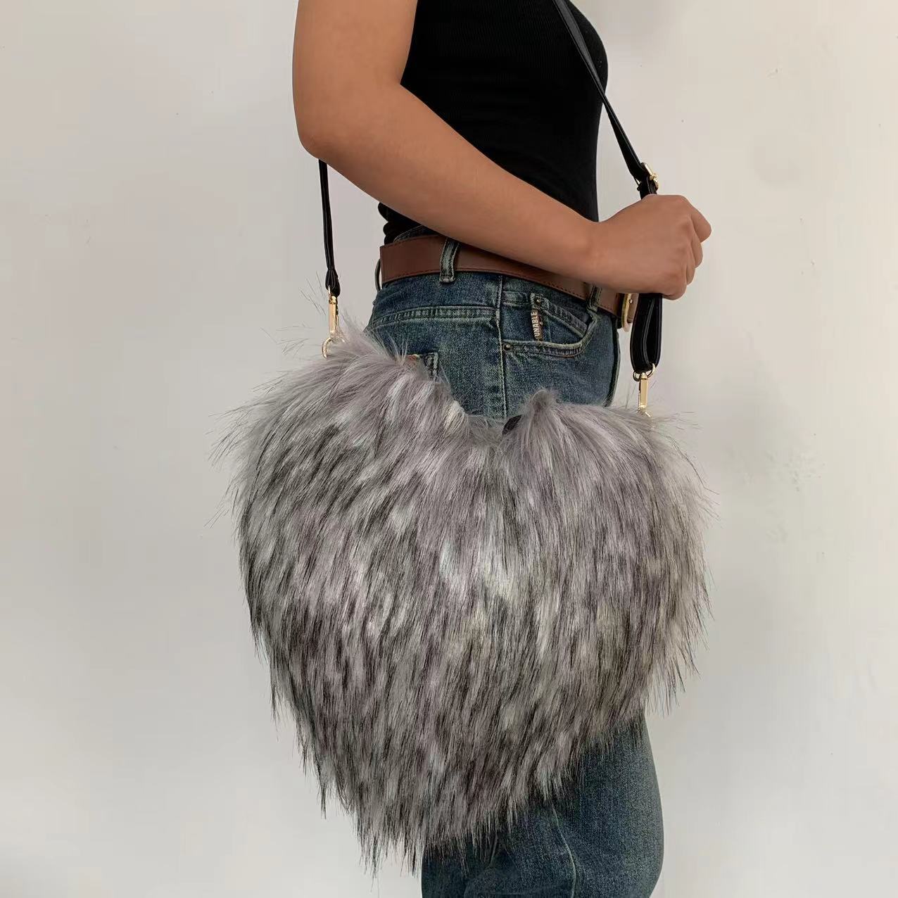 Heart-Shaped Plush Crossbody Bag Soft Raccoon Fur Shoulder Bag with Zipper Pocket, Retro Style