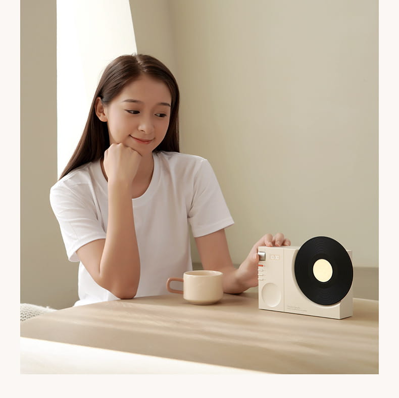 Retro Vinyl Clock Bluetooth Speaker (LK09) - Portable 5W Wireless Speaker with TF & AUX Support