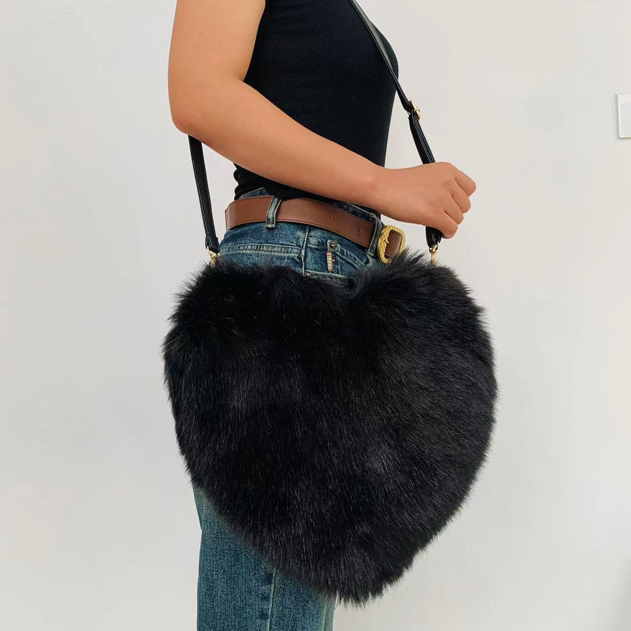 Heart-Shaped Plush Crossbody Bag Soft Raccoon Fur Shoulder Bag with Zipper Pocket, Retro Style