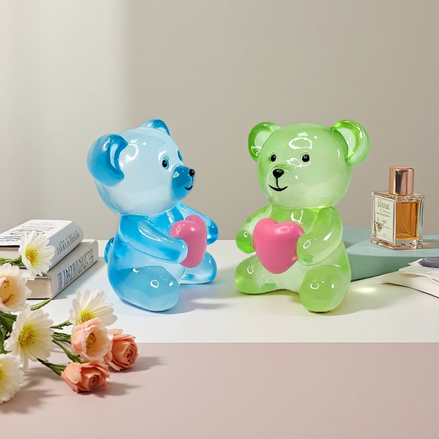 Heart Bear Resin Ornament Transparent Decorative Gift for Home & Parties