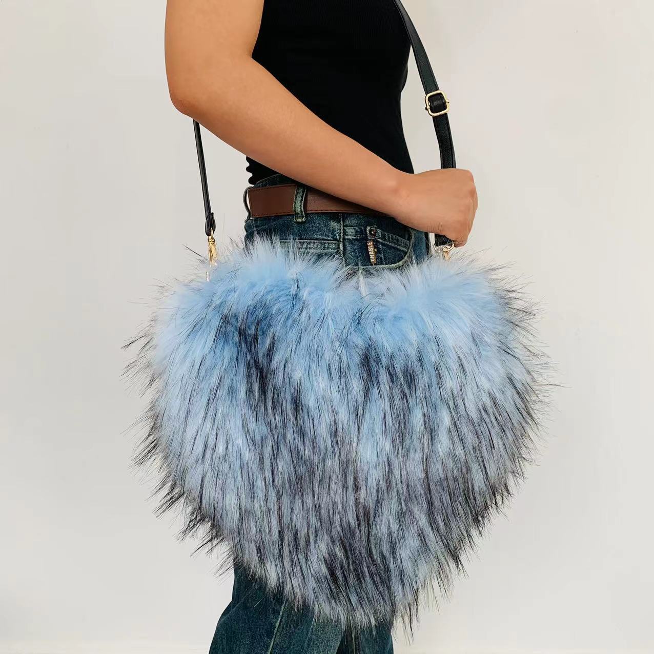 Heart-Shaped Plush Crossbody Bag Soft Raccoon Fur Shoulder Bag with Zipper Pocket, Retro Style