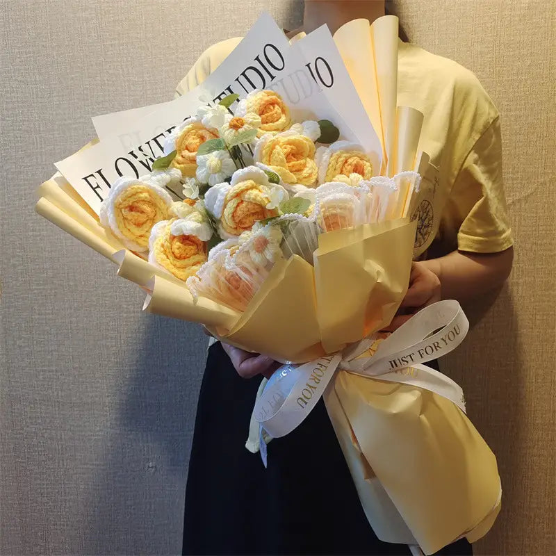 Handmade Wool Rose Bouquet with LED Lights - Eternal Floral Gift with Handbag for Valentine?s Day & Birthdays