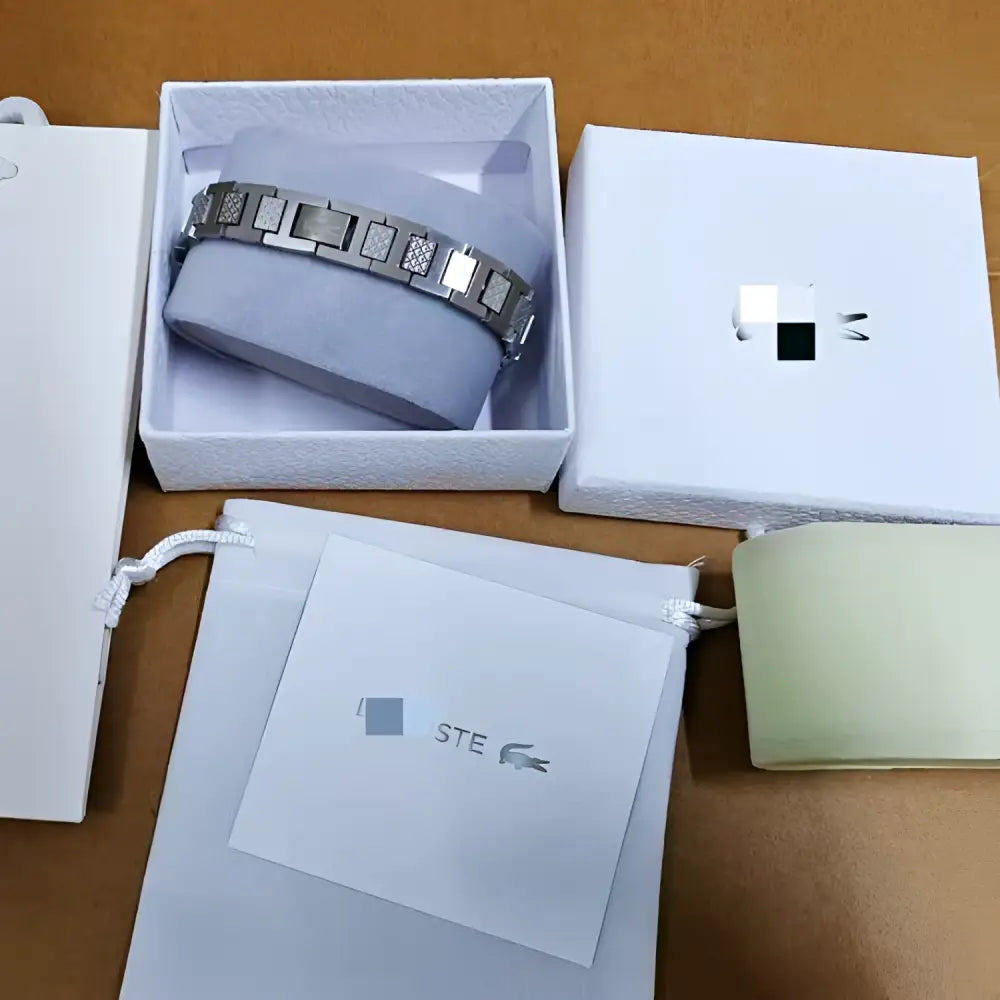 Stainless Steel Crocodile Curved Bracelet for Men and Women - Single box + card / Non-magnetic - Gifts for All Occasions